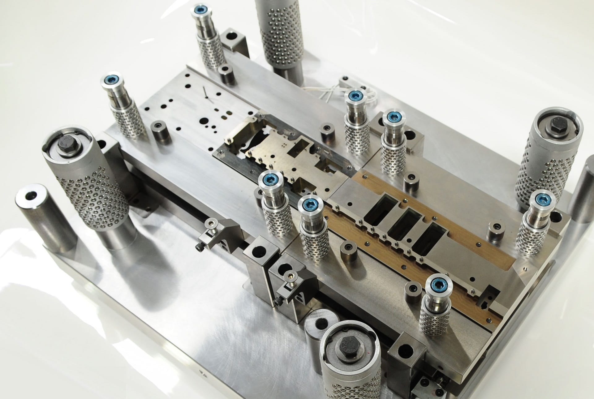 Progressive die tooling with guide pillars and forming stations